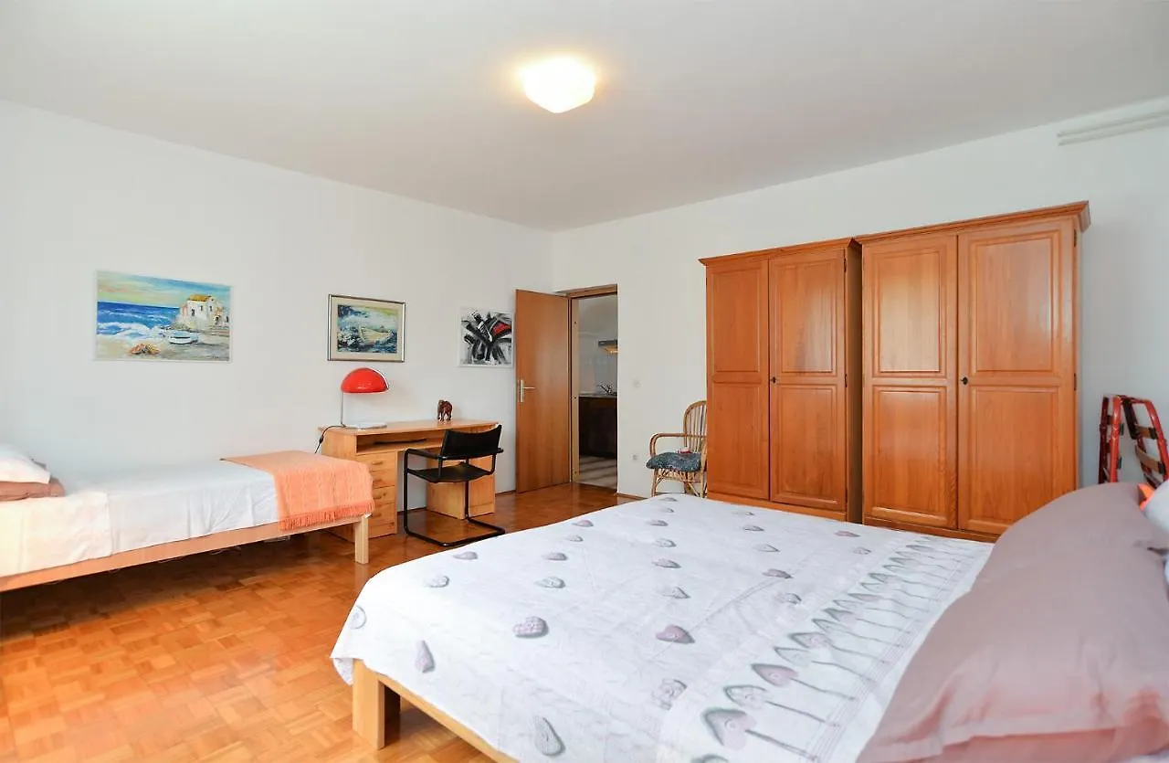 Apartment Anton 2083 Premantura Croatia