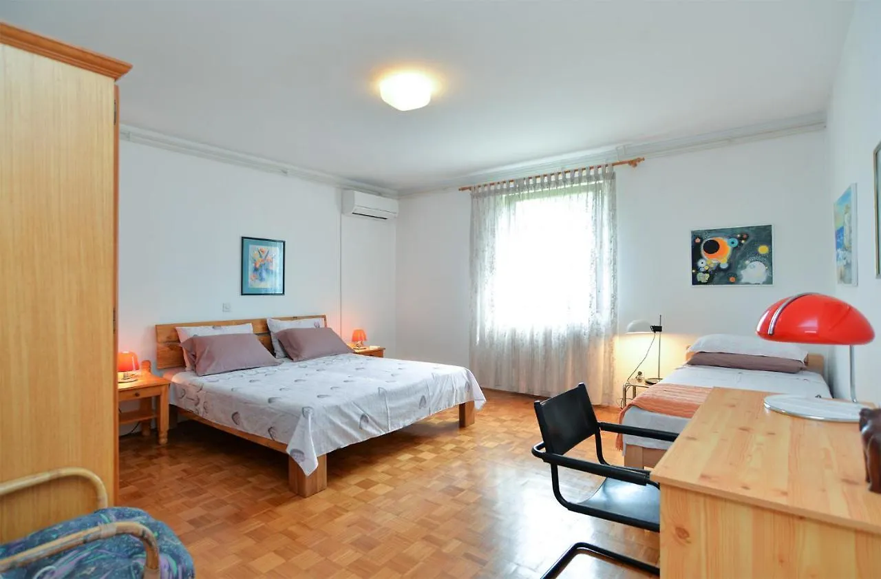 Apartment Anton 2083 Premantura Croatia