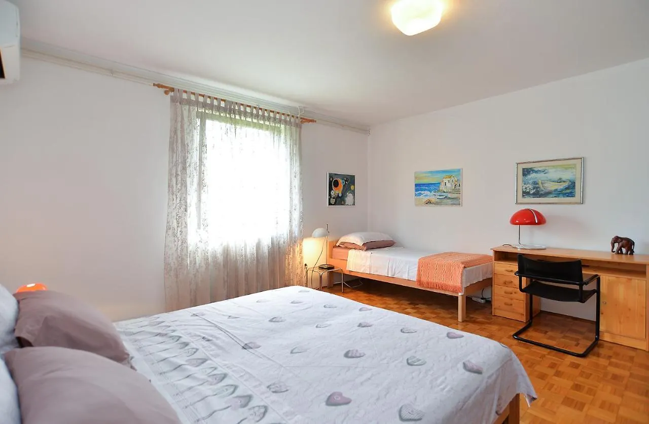 Apartment Anton 2083 Premantura