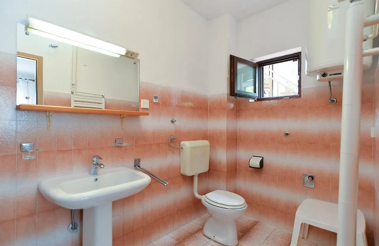 Apartment Anton 2083 Premantura