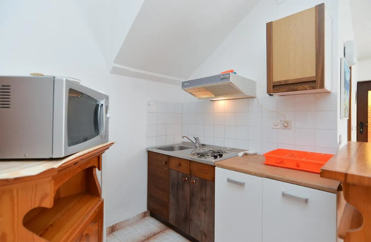 Apartment Anton 2083 Premantura