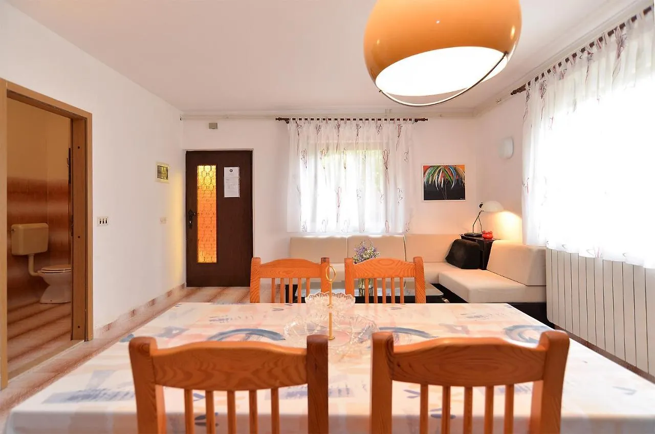 Apartment Anton 2083 Premantura
